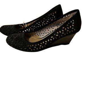 Fioni Black Cutout Patterned Wedge - 8.5